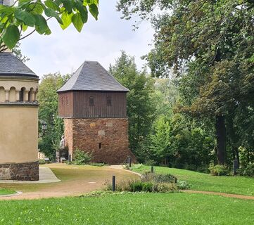 Alter Glockenturm und Kreuzkirche