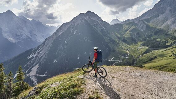 Mountainbiker auf der Rotmoosalm-Tour