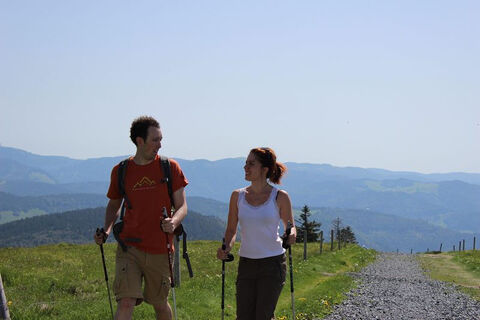 Wanderpaar am Belchen