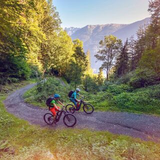 Mountainbiker auf der Runde um das Vallée du Trient