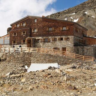 Similaunhütte im Sommer