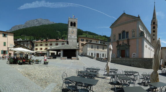 Piazza de Cavour, der Stadtplatz von Bormio