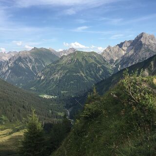 Richtung Starzeljoch den Widderstein im Blick