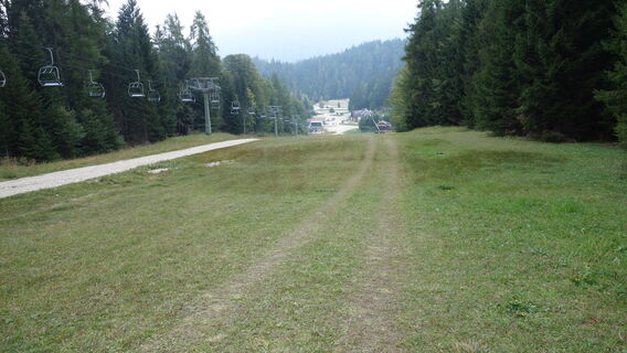 Aufstieg vom Parkplatz Lift Talstation