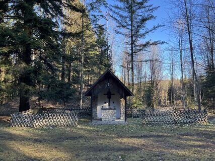 Schlenkerer zu den 'Waldteichen', mit Kapelle davor.