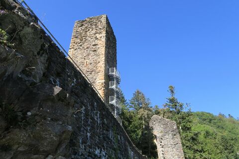 Der Bergfried kann bestiegen werden.