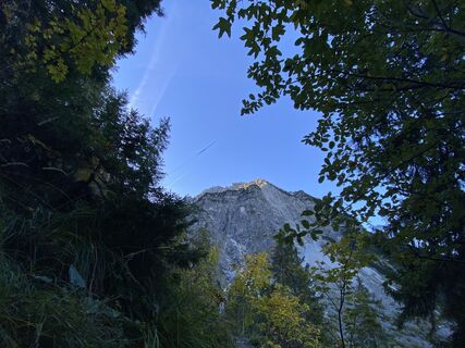 Fotografija s spletne strani hanuta na poti