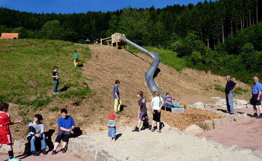 Spaß ohne Ende auf der Riesenrutsche