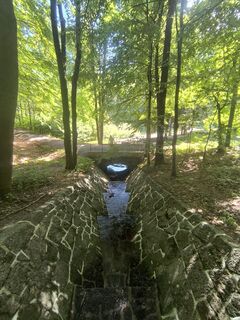 Fotografija s spletne strani Lucie Charouzkova na poti