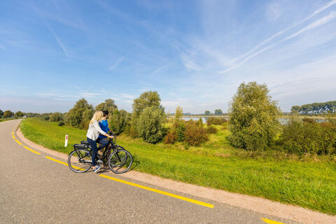 Radfahrer Deich Ooijpolder