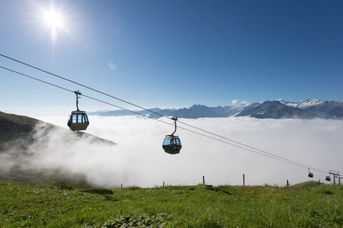 Auffahrt mit der Wildkogelbahn bei Sonnenschein