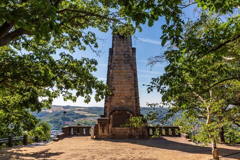 König-Albert-Denkmal auf dem Feitaler Windberg mit Blick zur Stadt