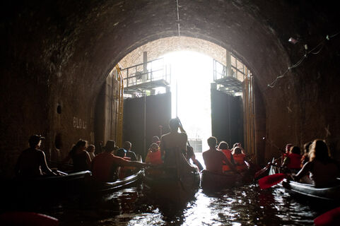 Schiffstunnel Weilburg - Einfahrt in die Koppelschleuse