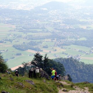 An der Weggabelung zwischen Dopplersteig und Schellenberger Sattel sorgt eine gefasste Quelle für erfrischende Augenblicke.
