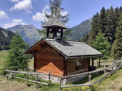 Photo de Josef Six le long du parcours