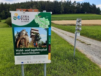 Beschilderung des Wald- und Jagdlehrpfad mit Aussichtsturm in Eichberg