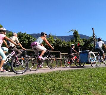 Spaß für Familien auf dem Radweg