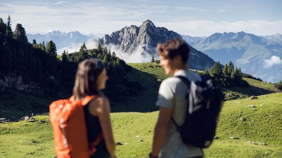 Wandern im Rofangebirge - im Hintergrund das Ebner Joch