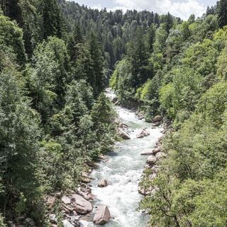 Die Sarca durch die Forrà del Limarò