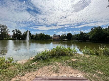 Blick auf den Schlossweiher mit der Gustavsburg