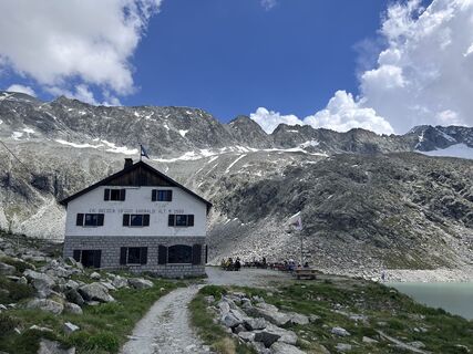 Fotografija s spletne strani Emi na poti