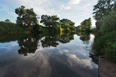 Werra an der Bootsanlegestelle Werratal-Tours Creuzburg