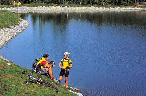 Der Kreuzjöchlsee bietet die perfekte Abkühlung an heißen Sommertagen
