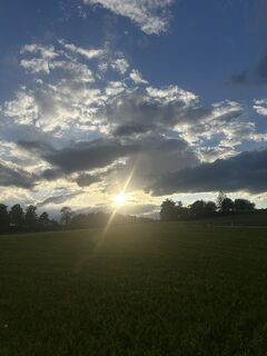 Fotografija s spletne strani Hana Dzuky na poti