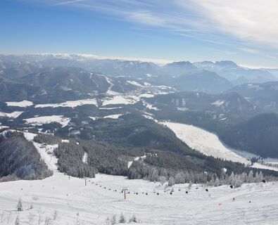Gemeindealpe mit Blick auf Mitterbach im Winter