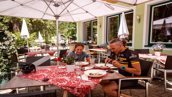 Eine Pause vom Gravel Biken im Dachstein Salzkammergut