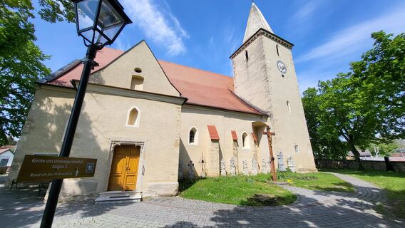 Romanische Wehrkirche St. Nikolaus
