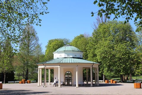 Brunnentempel im Frühjahr.JPG