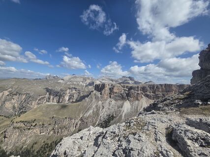 Fotografija s spletne strani Darija Forgač na poti