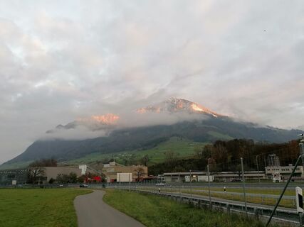 Fotografija s spletne strani luyyy na poti