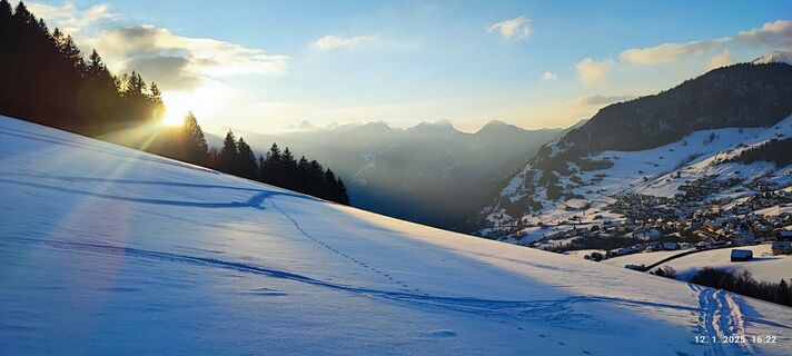 Fotografija s spletne strani karči a lajči na poti