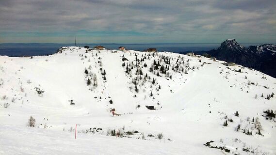 MItte: Feuerkogelbahn, Rechts: Naturfreundehaus