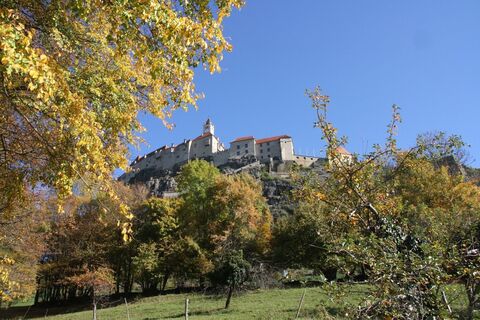 Blick auf die Riegersburg entlang der Radtour