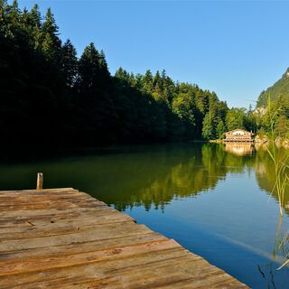 Der idyllische Berglsteinersee in Breitenbach