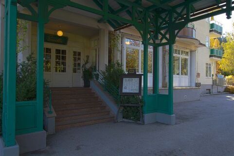 Der Eingang zum Hotel Seevilla