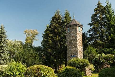 Blick auf den Turm von Schloss Hetterscheidt bei der Abtsküche in Heiligenhaus