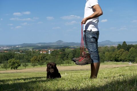 Wanderschuhe &amp; Blick auf die Kaiserberge