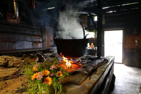 Offene Feuerstelle in der Karseggalm