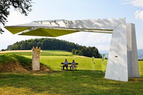 Römergrab mit Landschaft_Lebing_Oststeiermark