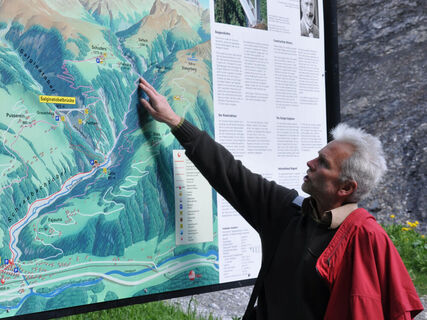 Infotafel zur Salginatobelbrücke bei der Chalchofenhütte