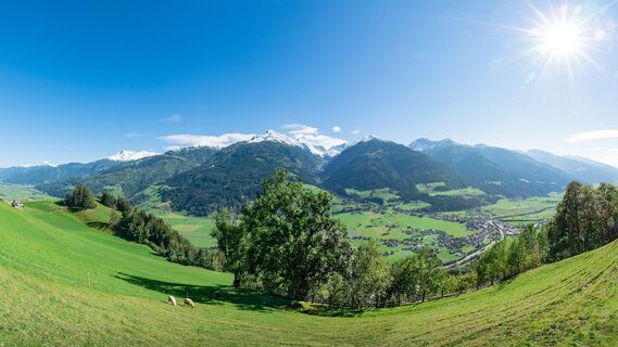 Panorama-Ausblick auf das Naglköpfl und die Gipfel der Hohen Tauern