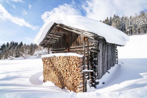 Heustadel im Wintermantel