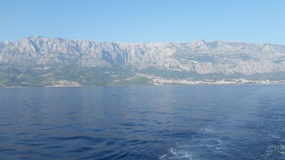 Sicht auf Makarska und das Gebirge