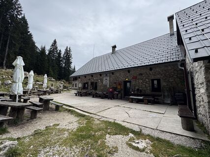 Fotografija s spletne strani Sabine Monay na poti