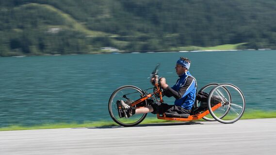 am Achensee Ufer entlang zwischen Pertisau und Maurach