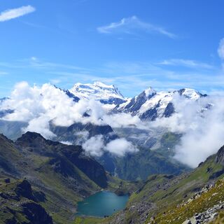 Aussicht auf den Lac Louvie und das Grand Combin Massiv